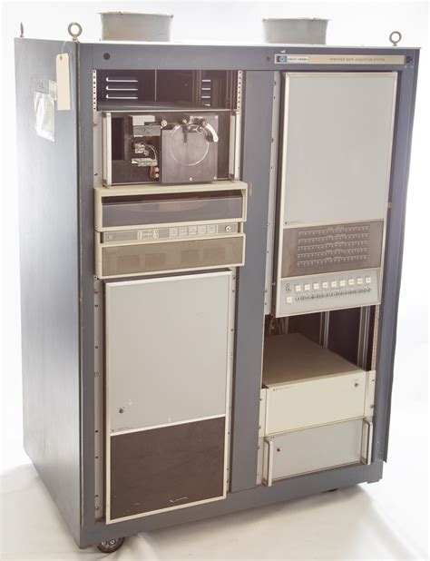 hewlett packard first computer.